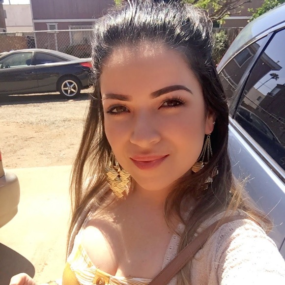 Free accessory with purchase! (Earrings, keychain, pens, sunglasses case etc) - Picture 2 of 2